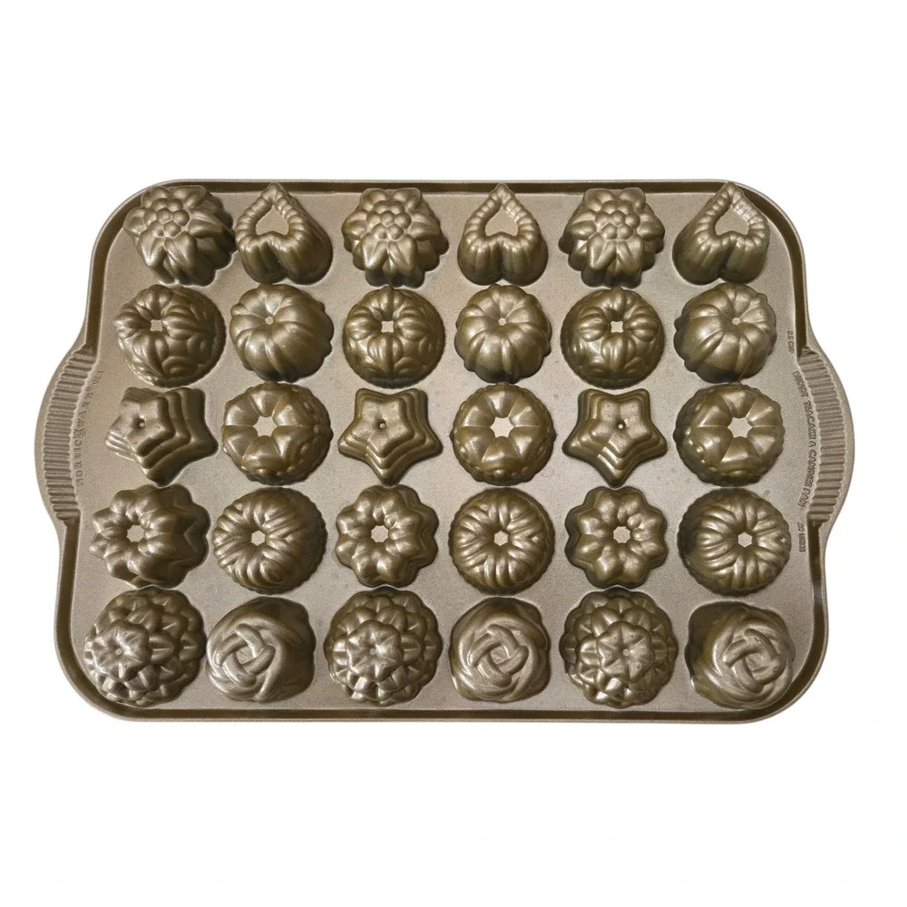 Nordic Ware Bundt Tea Cakes‎ and Candies Pan, Makes 30 Candies or Cakes